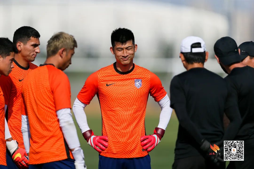 赛后突围战来临；武汉三镇围绕社区盾官宣签约；底气十足；身体对抗强度拉满的简单介绍