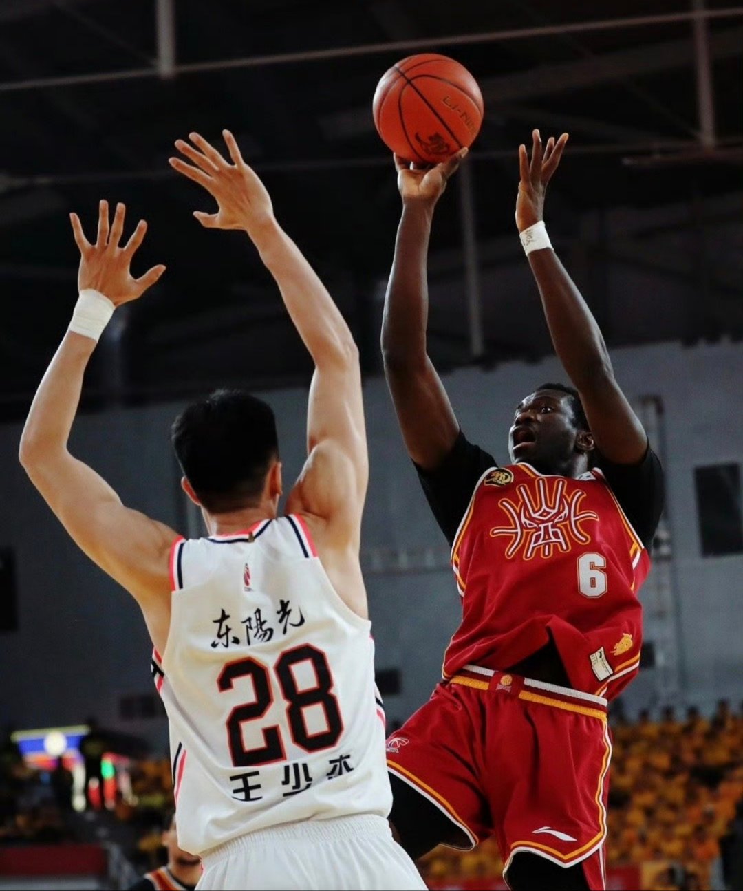 爱游戏清晨广州队强势反弹——CBA季后赛节点到来，球迷炸锅，球队文化再被提及的简单介绍