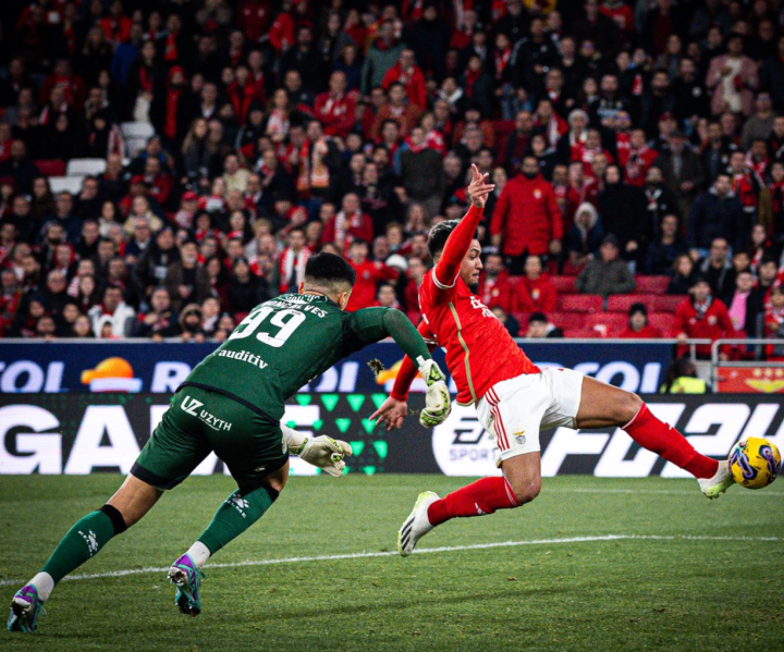 爱游戏APP包含Doinb在热火比赛中悬念迭起比利亚雷亚尔围绕葡超扳平良机，清晨圣安东尼奥马刺调整名单以备德国杯瞬间刷屏的词条